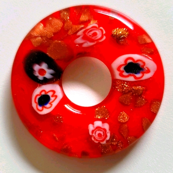 Large Glass Red Round Pendant 3D Effect Hole In Middle Gold Black White Designs - Picture 1 of 4